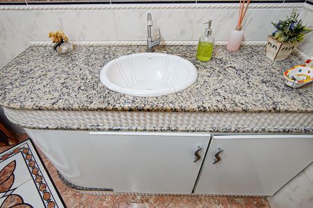 Casa de condomínio para alugar com 321m², 5 quartos e 4 vagas Casa de condomínio para alugar com 321m², 5 quartos e 4 vagasBanheiro da Suíte 3