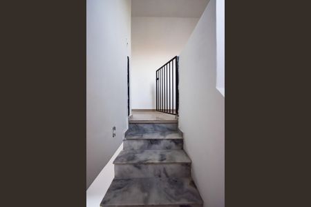 Casa de condomínio à venda com 100m², 3 quartos e sem vagaEscada de Acesso ao 2º Andar