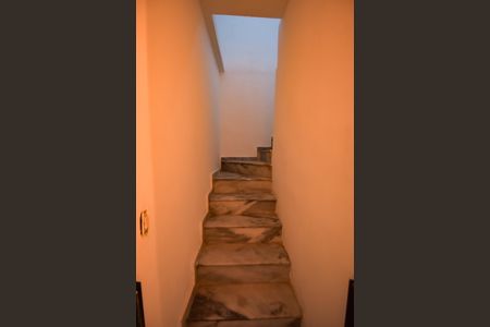 Casa de condomínio à venda com 100m², 3 quartos e sem vagaEscada de Acesso ao 2º Andar