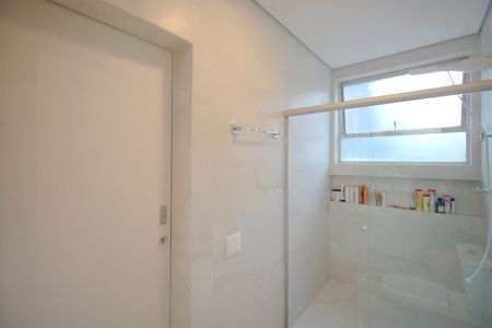 Apartamento à venda com 186m², 3 quartos e 1 vagaBanheiro da Suíte