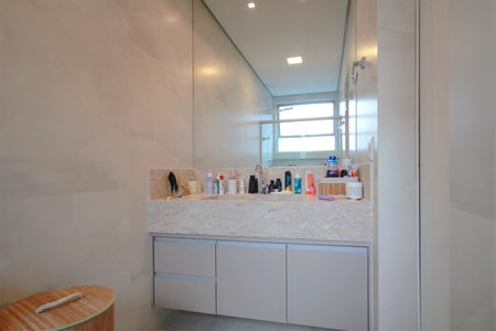 Apartamento à venda com 186m², 3 quartos e 1 vagaBanheiro da Suíte