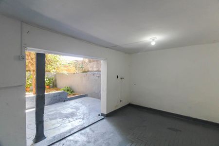 Casa para alugar com 80m², 2 quartos e 1 vagaQuintal