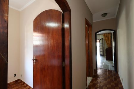 Casa à venda com 185m², 3 quartos e 2 vagasCorredor piso superior