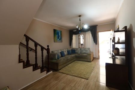 Casa à venda com 185m², 3 quartos e 2 vagasSala