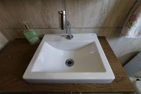 Casa à venda com 185m², 3 quartos e 2 vagasBanheiro do piso superior - Pia