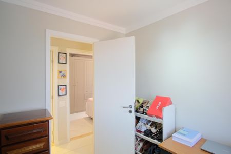 Apartamento à venda com 80m², 3 quartos e 2 vagasQuarto 2