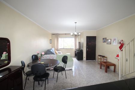 Casa à venda com 160m², 3 quartos e 2 vagasSala
