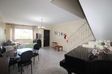 Casa à venda com 160m², 3 quartos e 2 vagasSala