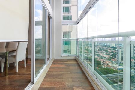 Apartamento à venda com 173m², 3 quartos e 3 vagas Apartamento à venda com 173m², 3 quartos e 3 vagasSala - Varanda