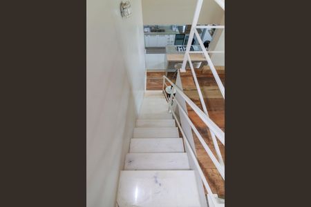 Apartamento à venda com 173m², 3 quartos e 3 vagas Apartamento à venda com 173m², 3 quartos e 3 vagasEscada