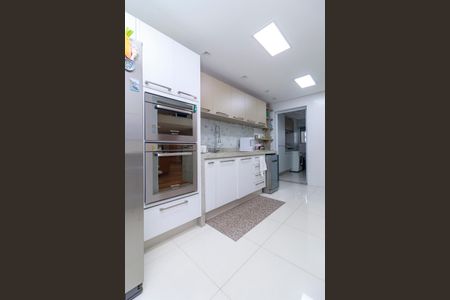 Apartamento à venda com 173m², 3 quartos e 3 vagas Apartamento à venda com 173m², 3 quartos e 3 vagasCozinha