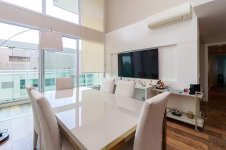 Apartamento à venda com 173m², 3 quartos e 3 vagas Apartamento à venda com 173m², 3 quartos e 3 vagasSala
