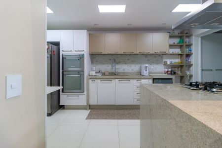 Apartamento à venda com 173m², 3 quartos e 3 vagas Apartamento à venda com 173m², 3 quartos e 3 vagasCozinha