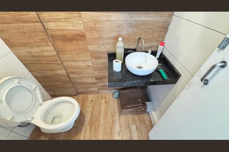 Apartamento à venda com 96m², 2 quartos e 1 vaga Apartamento à venda com 96m², 2 quartos e 1 vagaCobertura - Banheiro