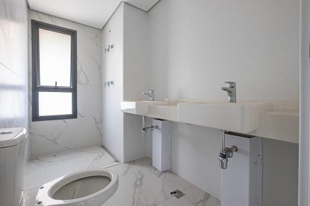 Apartamento à venda com 122m², 3 quartos e 2 vagasSuíte 1 - Banheiro