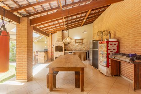 Casa à venda com 240m², 3 quartos e 2 vagas Casa à venda com 240m², 3 quartos e 2 vagasÁrea comum - Churrasqueira