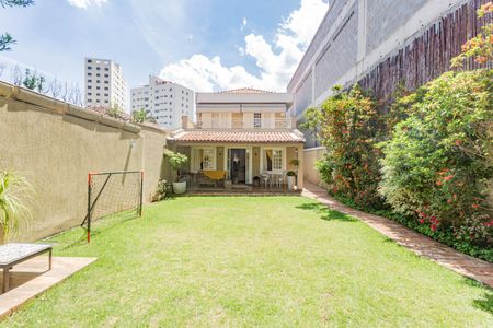 Casa à venda com 240m², 3 quartos e 2 vagas Casa à venda com 240m², 3 quartos e 2 vagasQuintal/ Jardim