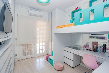 Casa à venda com 240m², 3 quartos e 2 vagas Casa à venda com 240m², 3 quartos e 2 vagasQuarto 2