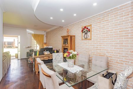 Casa à venda com 240m², 3 quartos e 2 vagas Casa à venda com 240m², 3 quartos e 2 vagasSala