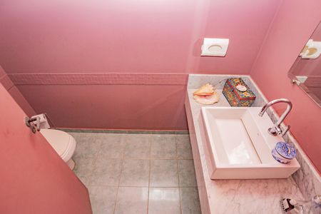 Casa à venda com 240m², 3 quartos e 2 vagas Casa à venda com 240m², 3 quartos e 2 vagasLavabo