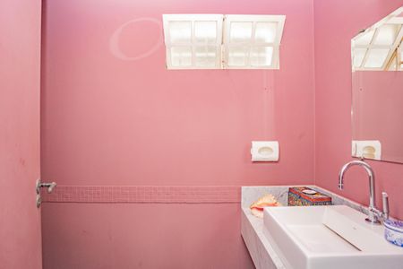 Casa à venda com 240m², 3 quartos e 2 vagas Casa à venda com 240m², 3 quartos e 2 vagasLavabo