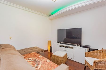 Casa à venda com 240m², 3 quartos e 2 vagas Casa à venda com 240m², 3 quartos e 2 vagasSala