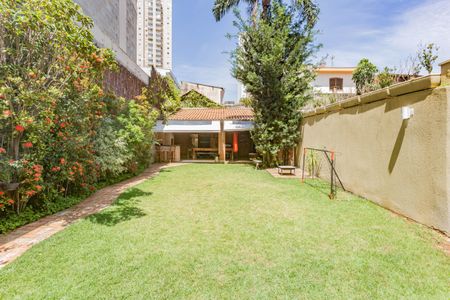 Casa à venda com 240m², 3 quartos e 2 vagas Casa à venda com 240m², 3 quartos e 2 vagasQuintal/ Jardim