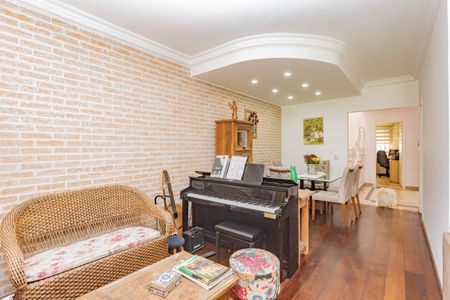 Casa à venda com 240m², 3 quartos e 2 vagas Casa à venda com 240m², 3 quartos e 2 vagasSala