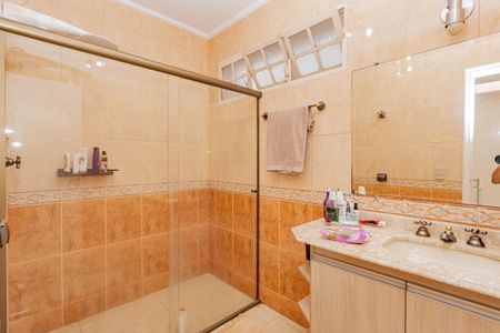 Casa à venda com 240m², 3 quartos e 2 vagas Casa à venda com 240m², 3 quartos e 2 vagasBanheiro Social