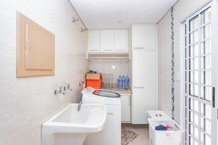 Casa à venda com 240m², 3 quartos e 2 vagas Casa à venda com 240m², 3 quartos e 2 vagasÁrea de Serviço