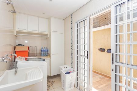 Casa à venda com 240m², 3 quartos e 2 vagas Casa à venda com 240m², 3 quartos e 2 vagasÁrea de Serviço