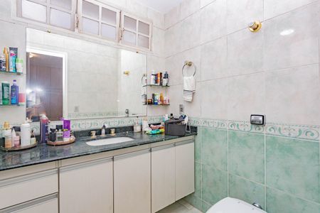 Casa à venda com 240m², 3 quartos e 2 vagas Casa à venda com 240m², 3 quartos e 2 vagasBanheiro da Suíte