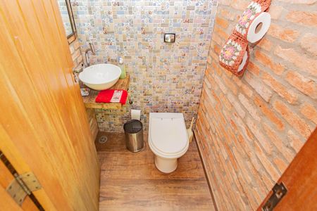 Casa à venda com 240m², 3 quartos e 2 vagas Casa à venda com 240m², 3 quartos e 2 vagasBanheiro da churrasqueira