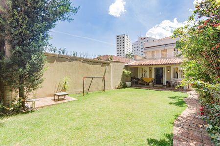 Casa à venda com 240m², 3 quartos e 2 vagas Casa à venda com 240m², 3 quartos e 2 vagasQuintal/ Jardim
