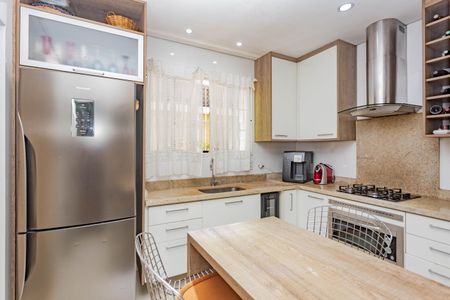 Casa à venda com 240m², 3 quartos e 2 vagas Casa à venda com 240m², 3 quartos e 2 vagasCozinha