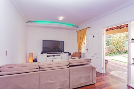 Casa à venda com 240m², 3 quartos e 2 vagas Casa à venda com 240m², 3 quartos e 2 vagasSala