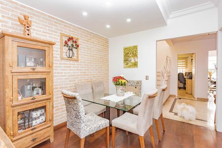 Casa à venda com 240m², 3 quartos e 2 vagas Casa à venda com 240m², 3 quartos e 2 vagasSala