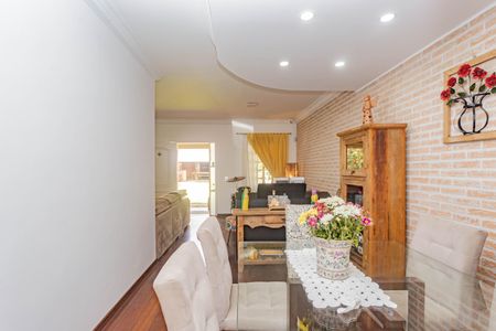 Casa à venda com 240m², 3 quartos e 2 vagas Casa à venda com 240m², 3 quartos e 2 vagasSala