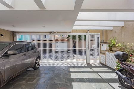 Casa à venda com 240m², 3 quartos e 2 vagas Casa à venda com 240m², 3 quartos e 2 vagasGaragem