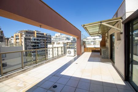 Apartamento à venda com 211m², 3 quartos e 2 vagas Apartamento à venda com 211m², 3 quartos e 2 vagasCobertura