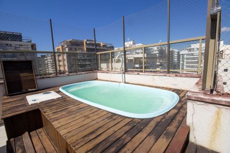 Apartamento à venda com 211m², 3 quartos e 2 vagas Apartamento à venda com 211m², 3 quartos e 2 vagasPiscina Cobertura