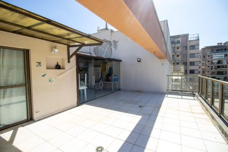 Apartamento à venda com 211m², 3 quartos e 2 vagas Apartamento à venda com 211m², 3 quartos e 2 vagasCobertura