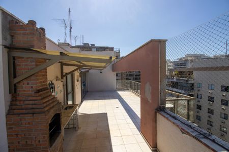 Apartamento à venda com 211m², 3 quartos e 2 vagas Apartamento à venda com 211m², 3 quartos e 2 vagasPiscina Cobertura