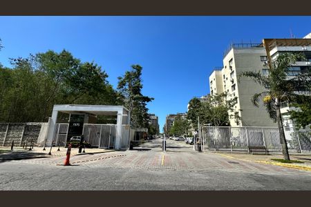 Apartamento à venda com 211m², 3 quartos e 2 vagas Apartamento à venda com 211m², 3 quartos e 2 vagasFachada