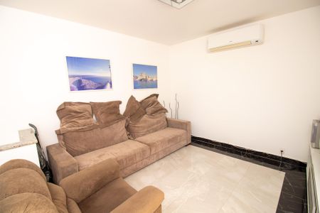 Apartamento à venda com 211m², 3 quartos e 2 vagas Apartamento à venda com 211m², 3 quartos e 2 vagasSala intima