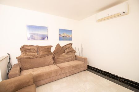 Apartamento à venda com 211m², 3 quartos e 2 vagas Apartamento à venda com 211m², 3 quartos e 2 vagasSala intima