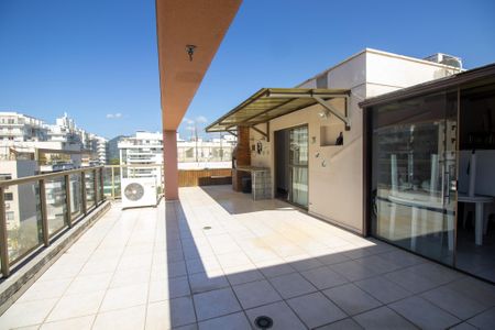 Apartamento à venda com 211m², 3 quartos e 2 vagas Apartamento à venda com 211m², 3 quartos e 2 vagasCobertura