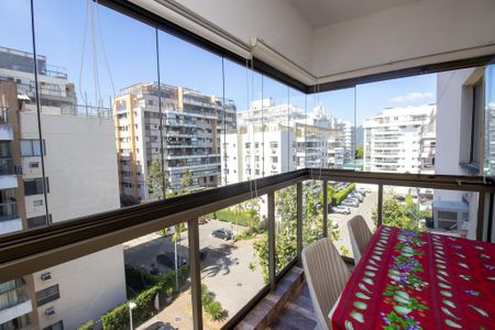 Apartamento à venda com 211m², 3 quartos e 2 vagas Apartamento à venda com 211m², 3 quartos e 2 vagasVaranda