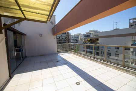 Apartamento à venda com 211m², 3 quartos e 2 vagas Apartamento à venda com 211m², 3 quartos e 2 vagasCobertura