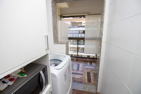Apartamento à venda com 211m², 3 quartos e 2 vagas Apartamento à venda com 211m², 3 quartos e 2 vagasÁrea de Serviço